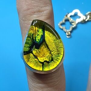 Elegant Silverand Green Teardrop Ring